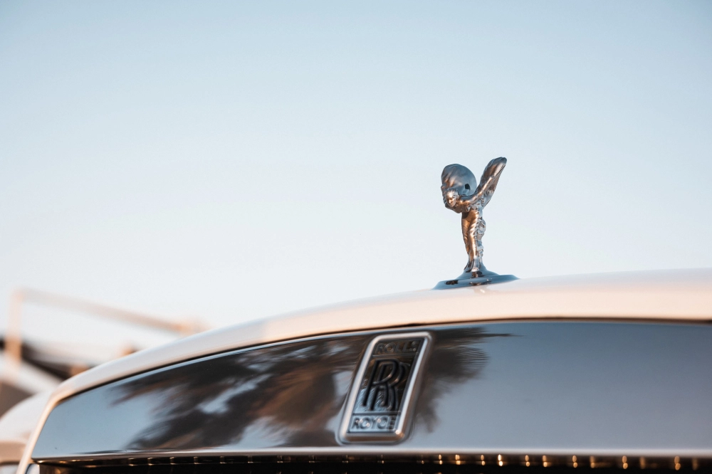 Rolls-Royce_Dawn_2018_12304_12304_7938667231-8_small